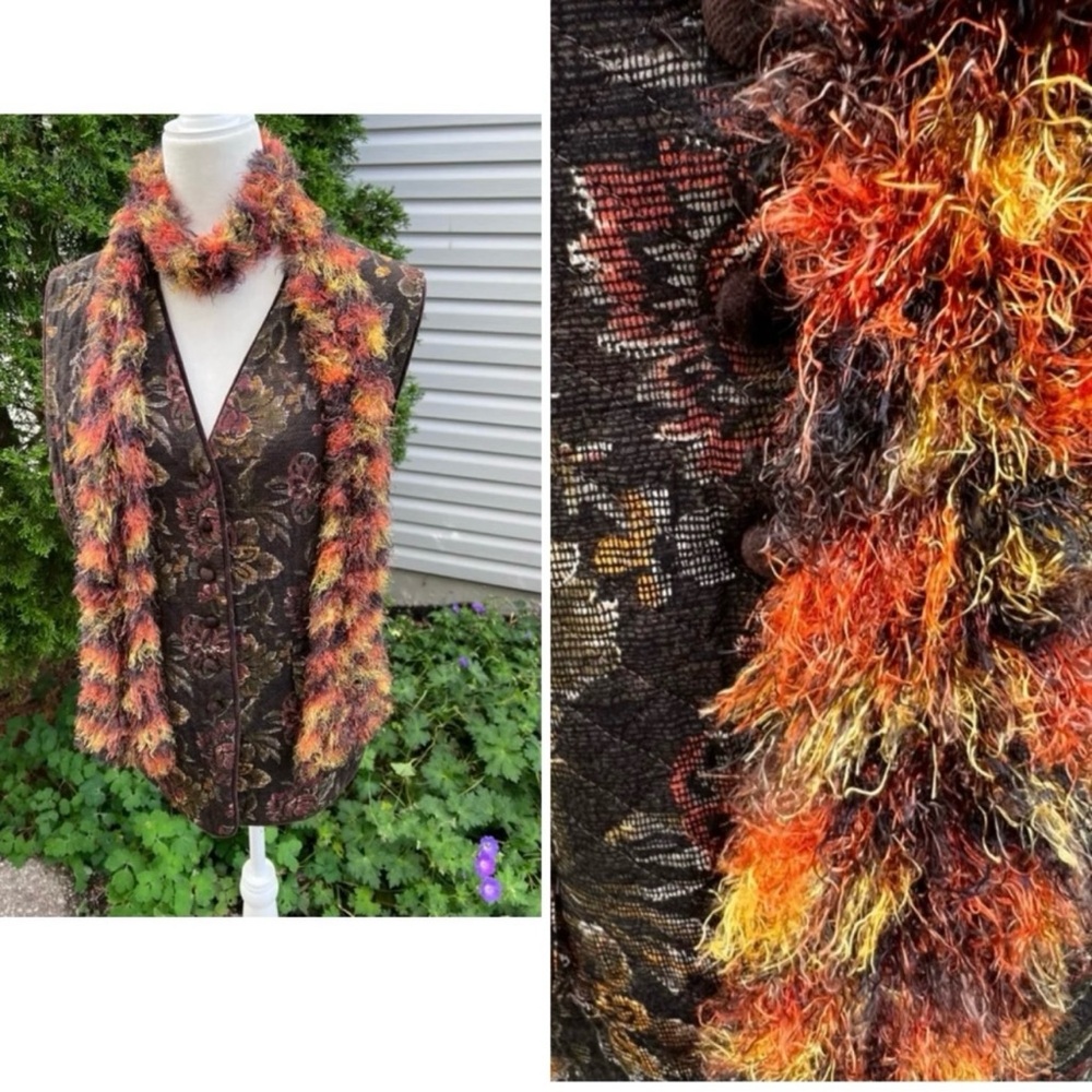 🇨🇦 Vintage quilted vest:Floral on Brown w/green, yellow, orange /Velvet Trim - Picture 4 of 16